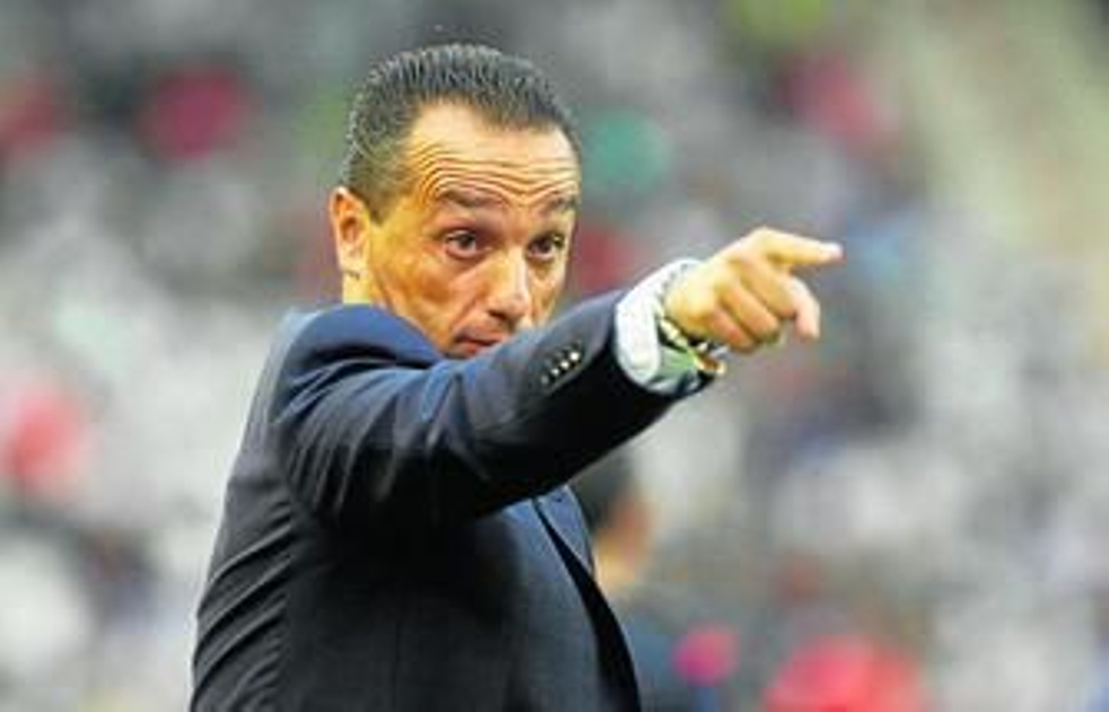 Oltra señala con el dedo durante el partido del pasado domingo ante el Numancia en El Arcángel.