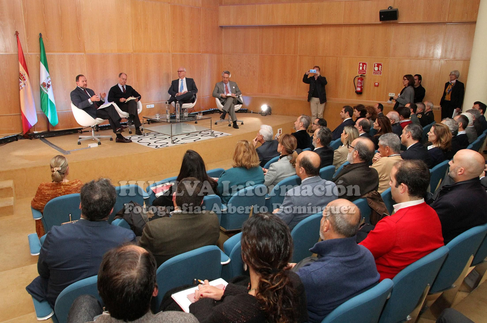 Mesa redonda en la FOE sobre retos y oportunidades de la transición energética, en imágenes