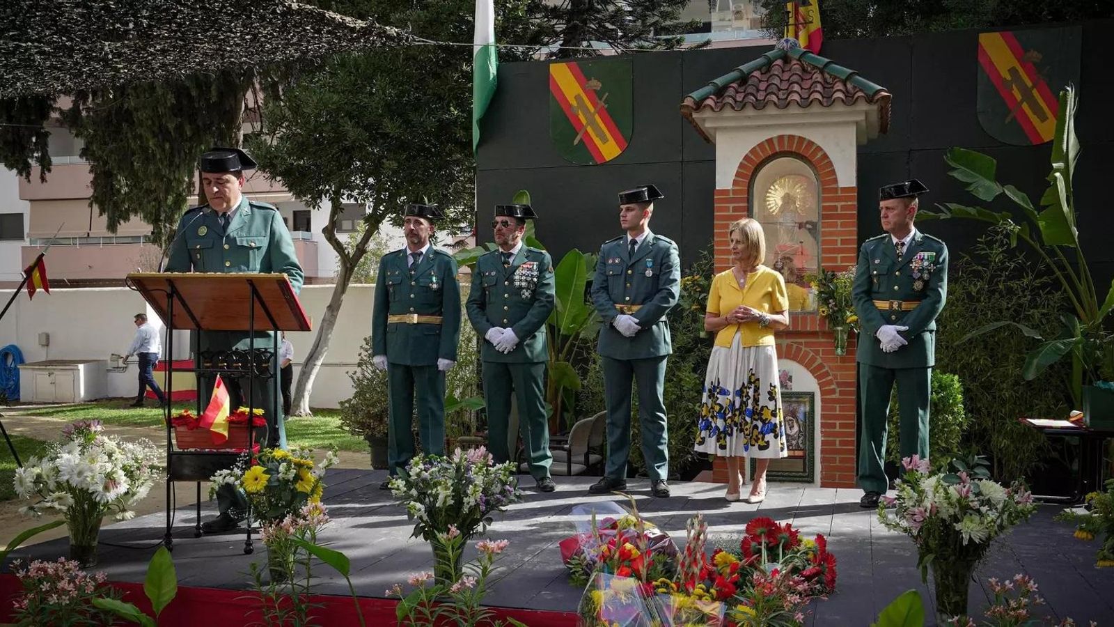 Entrega de distinciones en el Día del Pilar, en el cuartel de la Guardia Civil de Jerez.