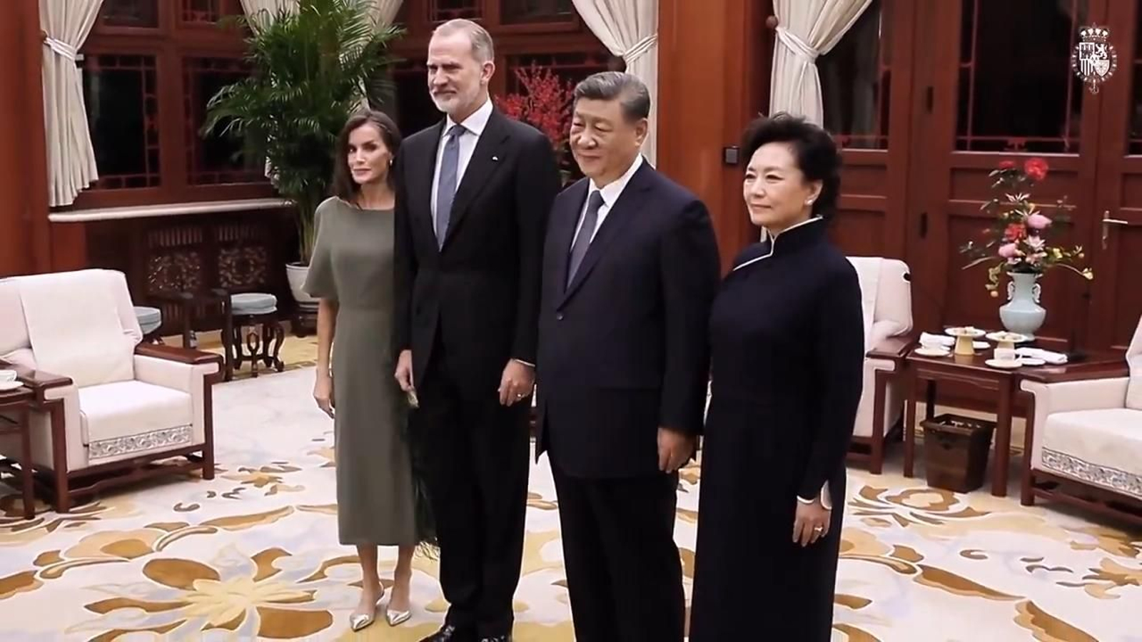 Los Reyes de España saludan al presidente chino, Xi Jinping, a la primera dama, Peng Liyuan