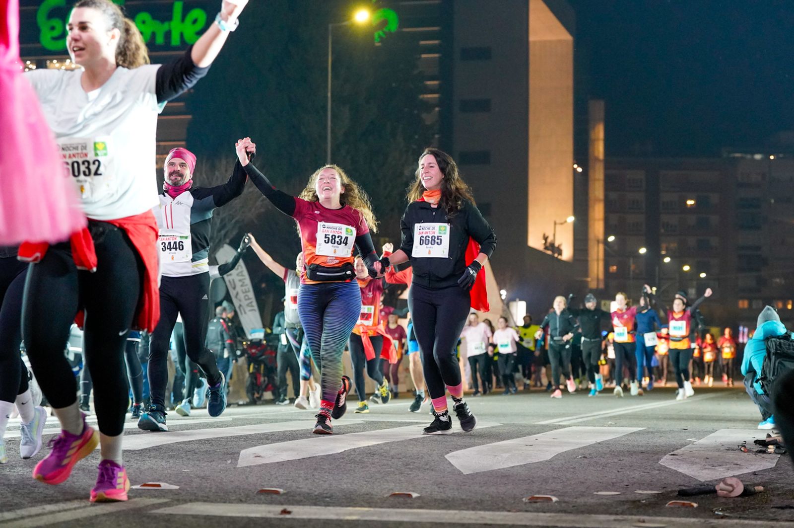 En imágenes: búscate en tu llegada a meta de la Carrera de San Antón 2026 (3)