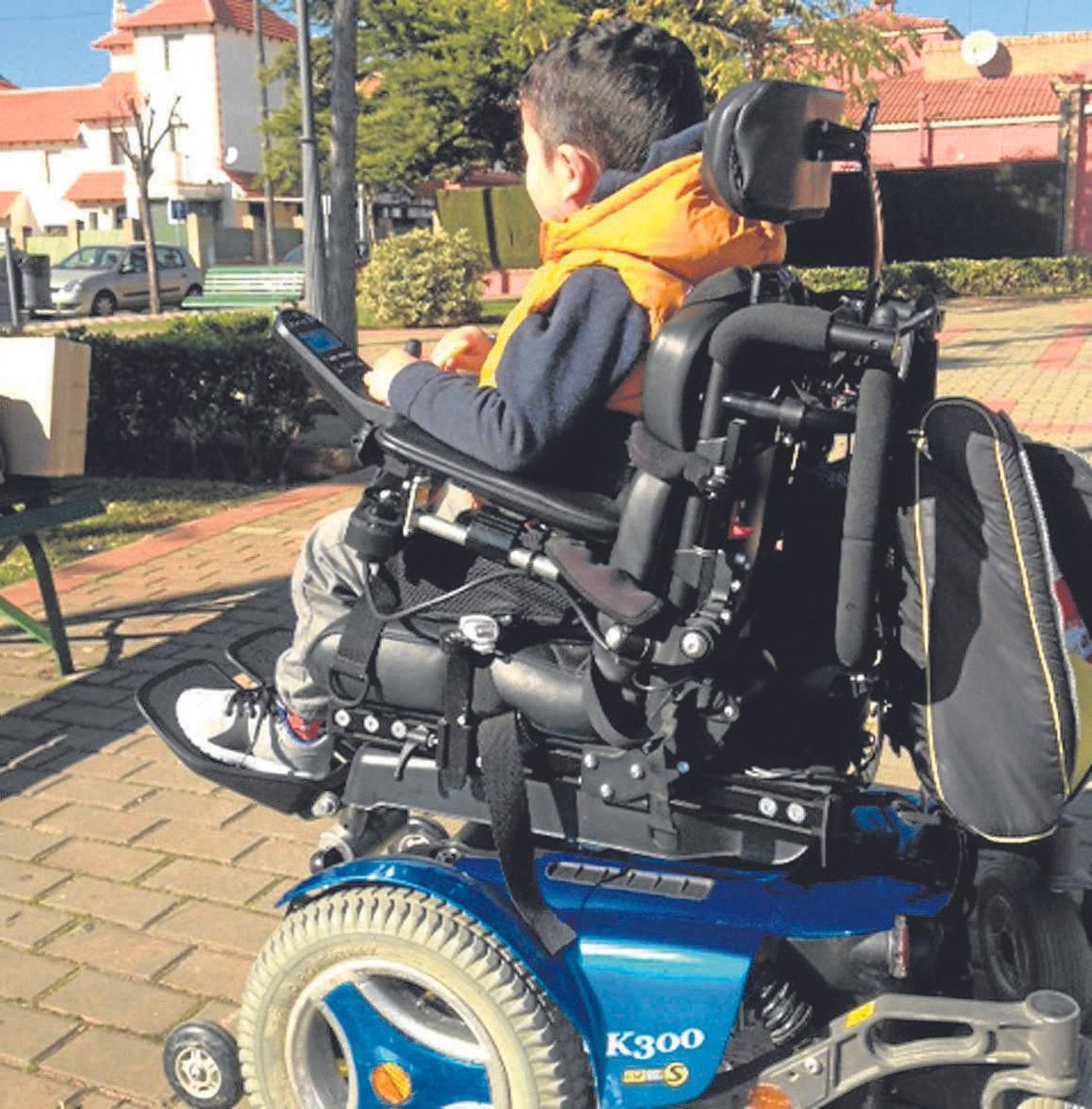 Antonio Blanco  en su silla de ruedas.