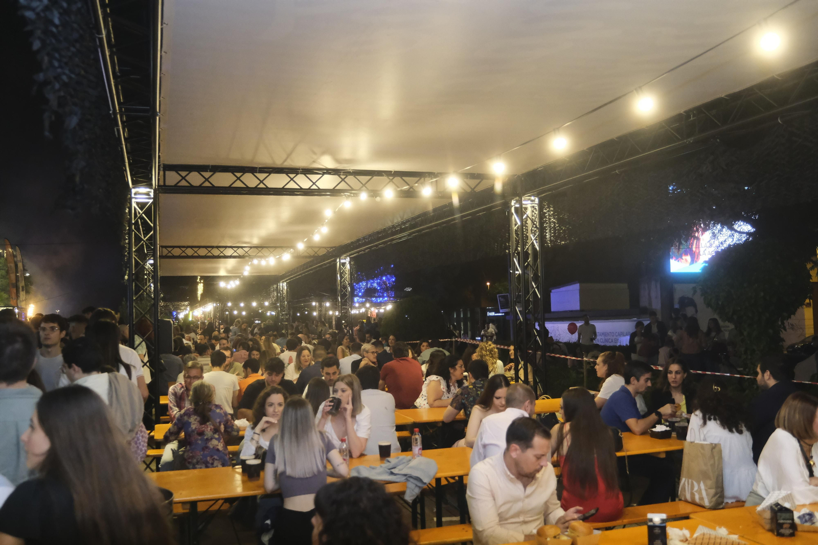 Neón y brasas en El Vial: el lleno absoluto de The Champions Burger en Córdoba Neón y brasas en El Vial: el lleno absoluto de The Champions Burger en Córdoba