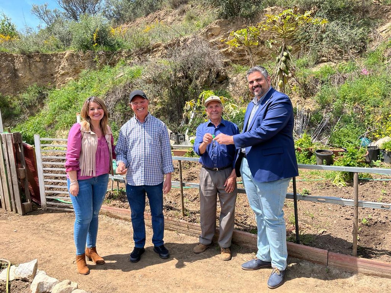 La entrega de los huertos urbanos en La Cala.