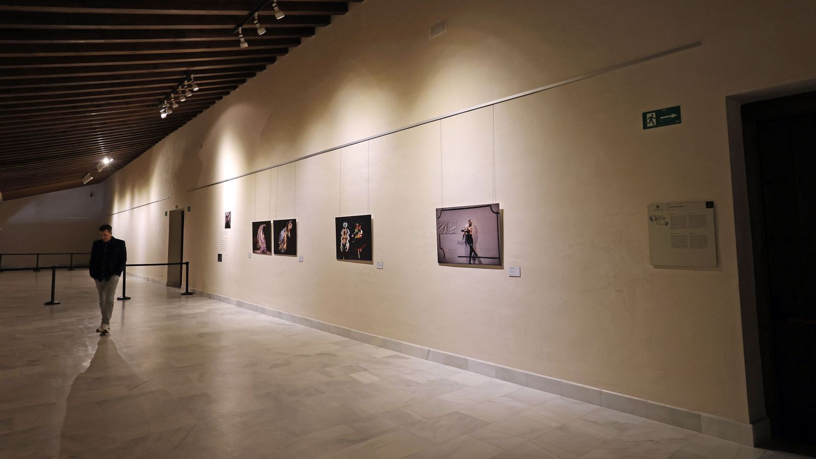 Exposición de Javier Fergo en los Claustro por el Festival de Jerez