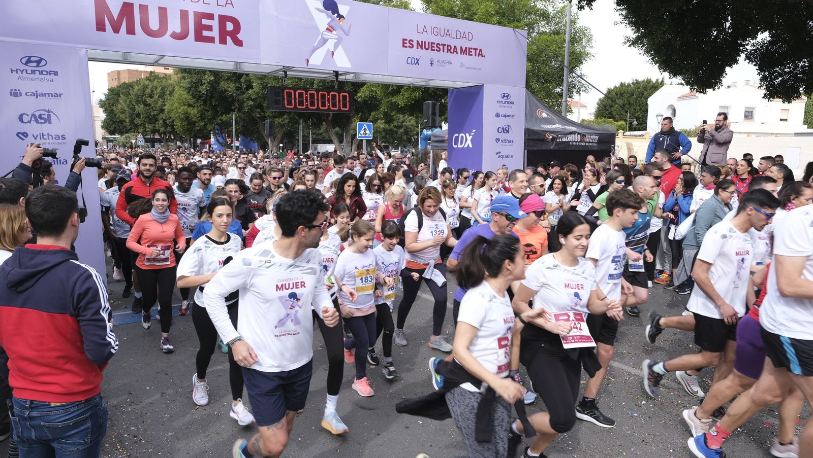 Imágenes de la Carrera de la Mujer 2023 en Almería