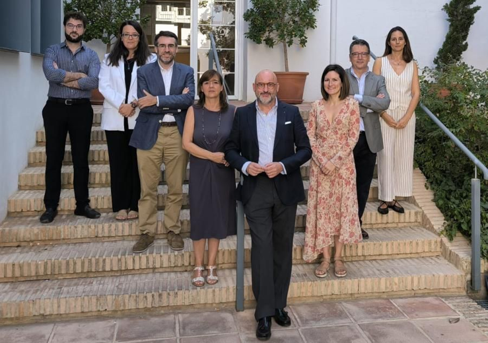 El profesor José J. Albert Márquez, con el equipo decanal de la Facultad de Derecho El profesor José J. Albert Márquez, con el equipo decanal de la Facultad de Derecho