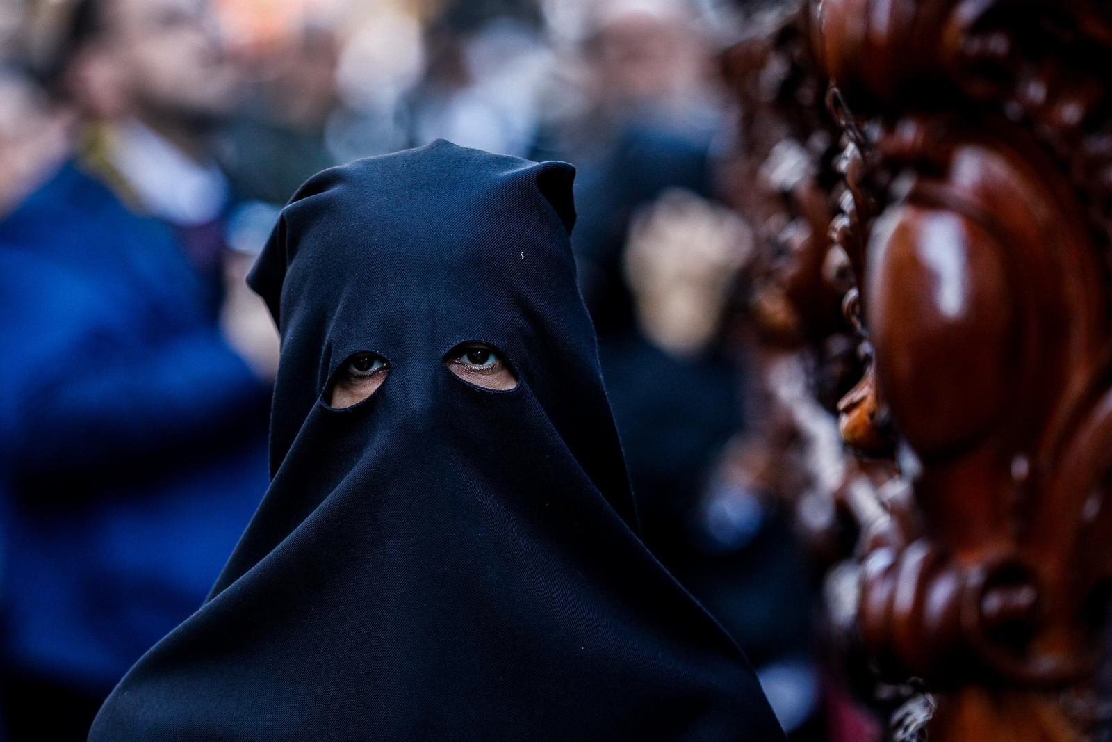Imágenes de la salida de Desamparados en la Semana Santa de San Fernando 2025