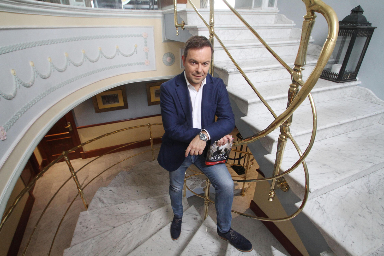 Javier Sierra (Teruel, 1971), fotografiado ayer en Sevilla, donde presentó su nuevo libro.