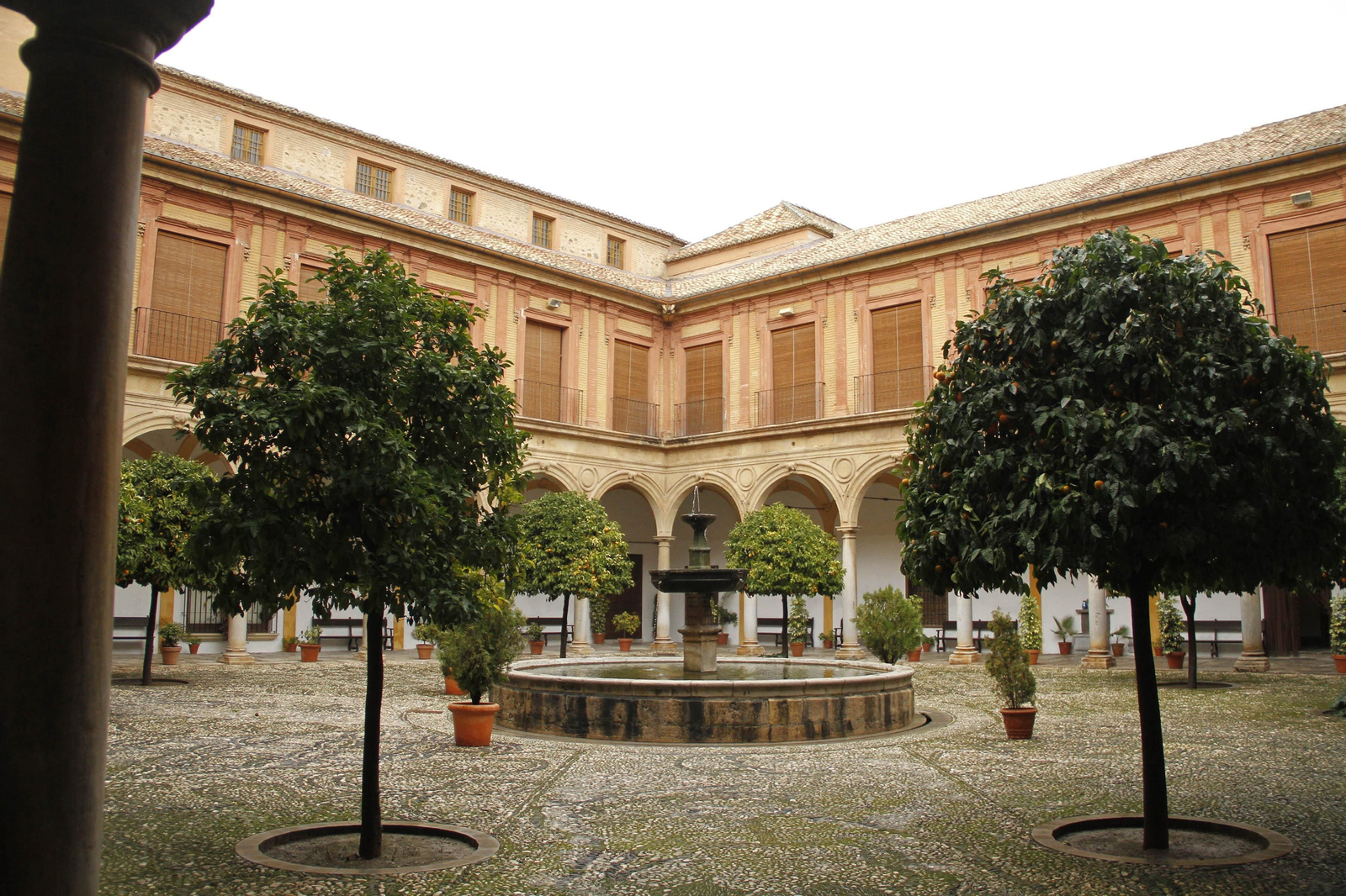Patio de la Abadía.