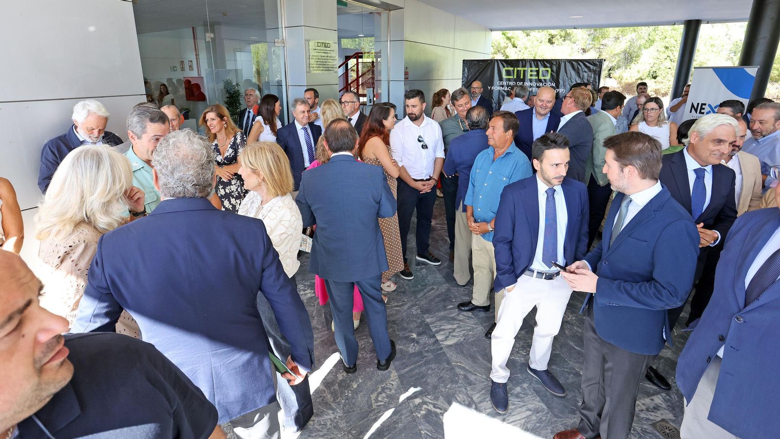 Autoridades e invitados a la inauguración del CITED, ayer momentos antes del acto.