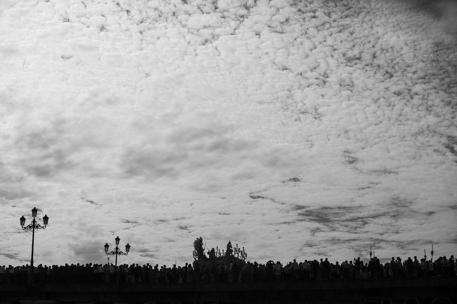 La Hermandad de la Estrella en blanco y negro