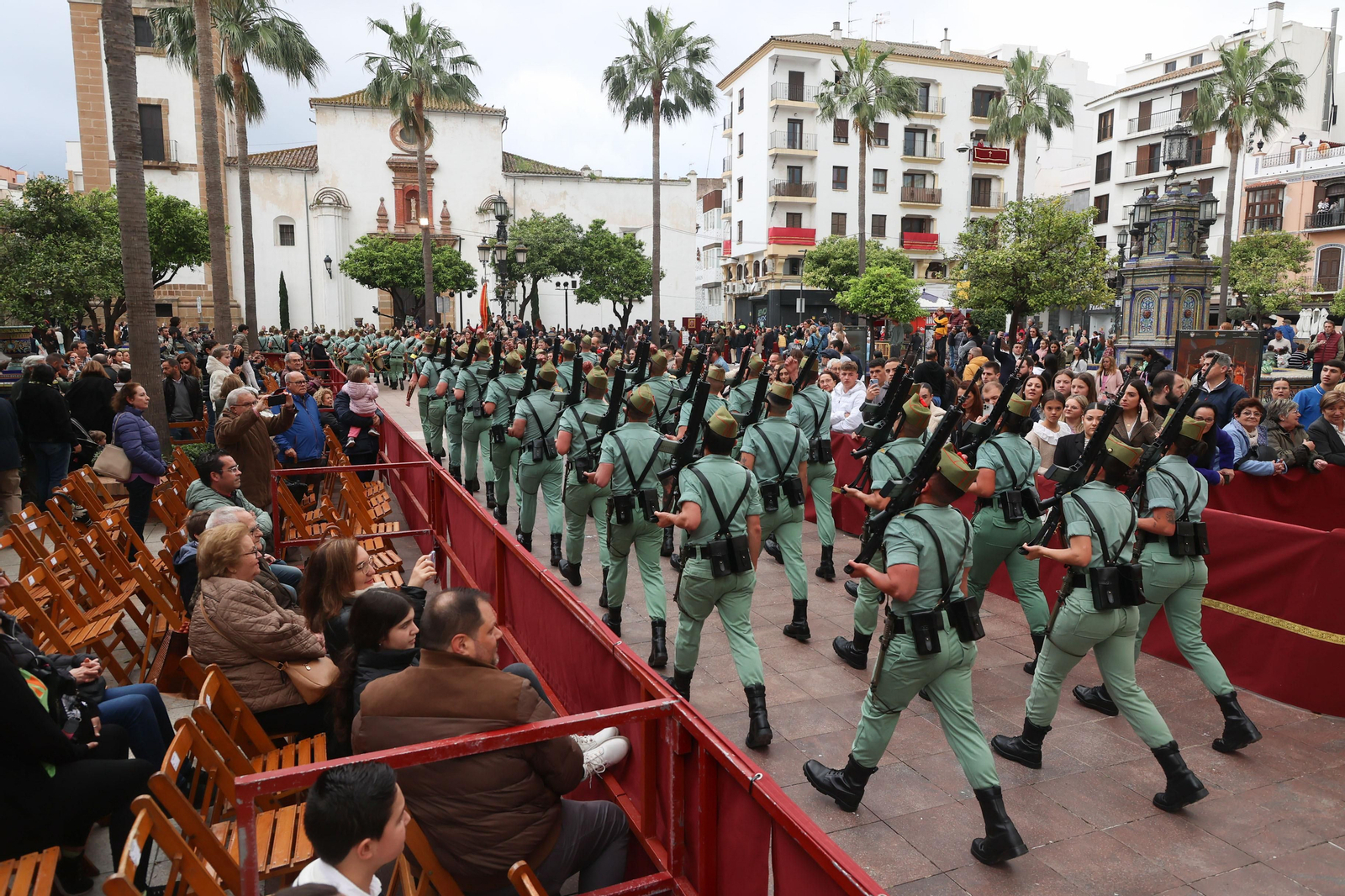 Fotos del Lunes Santo en Algeciras: Desfile de la Legión