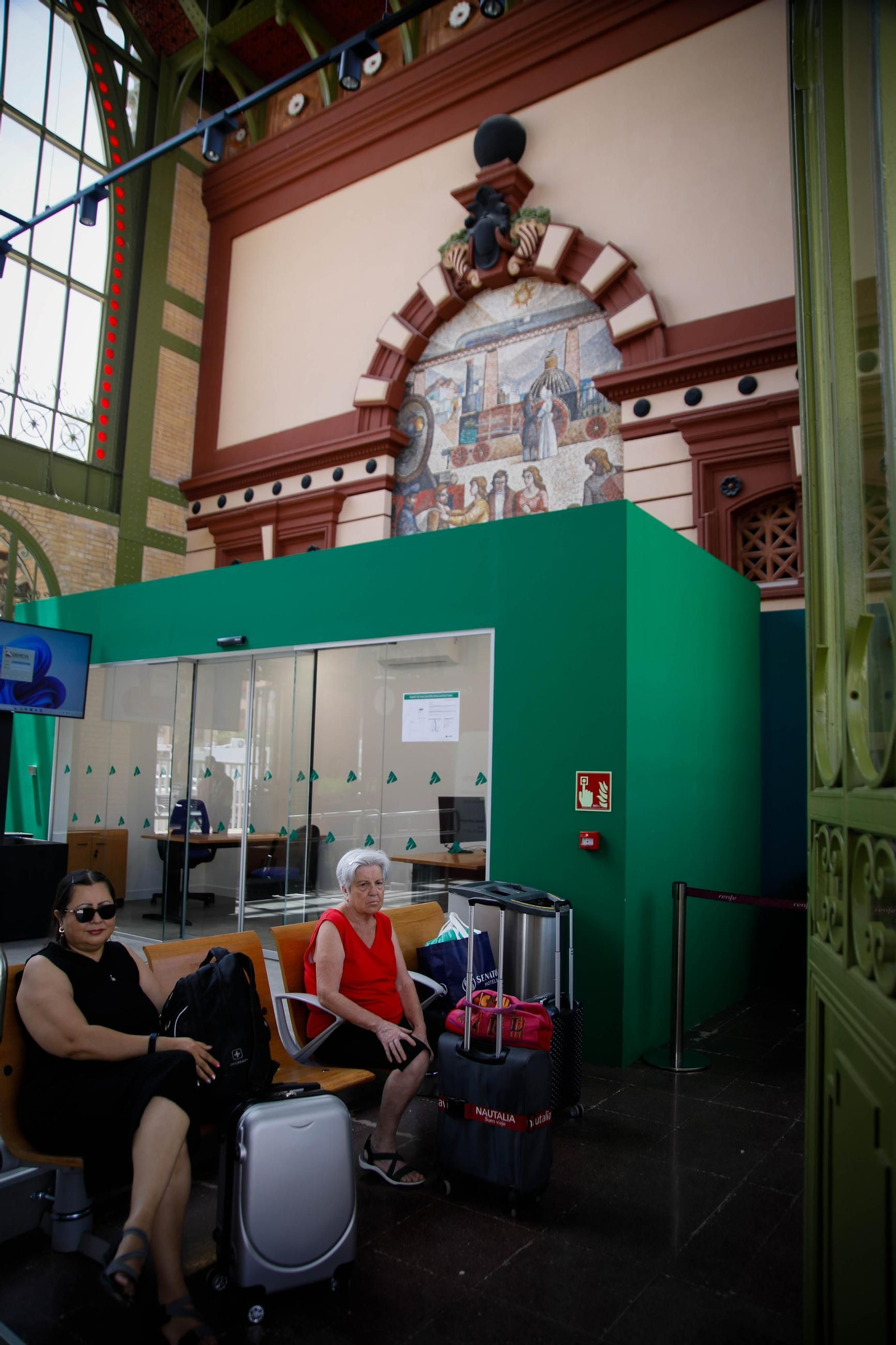 La apertura de la antigua estación de RENFE de Almería, en imágenes