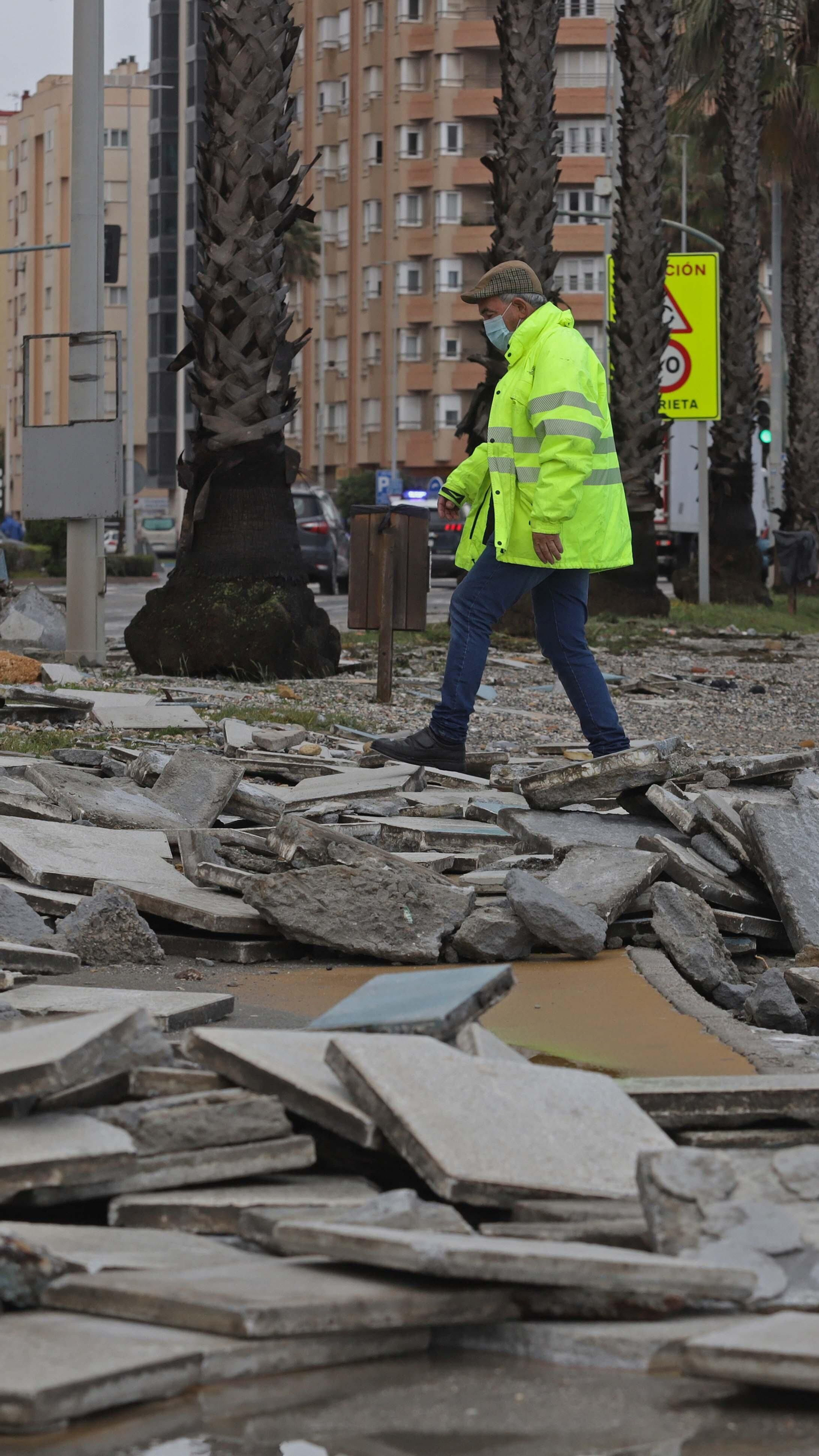 Fotos del paseo de Poniente tras el temporal