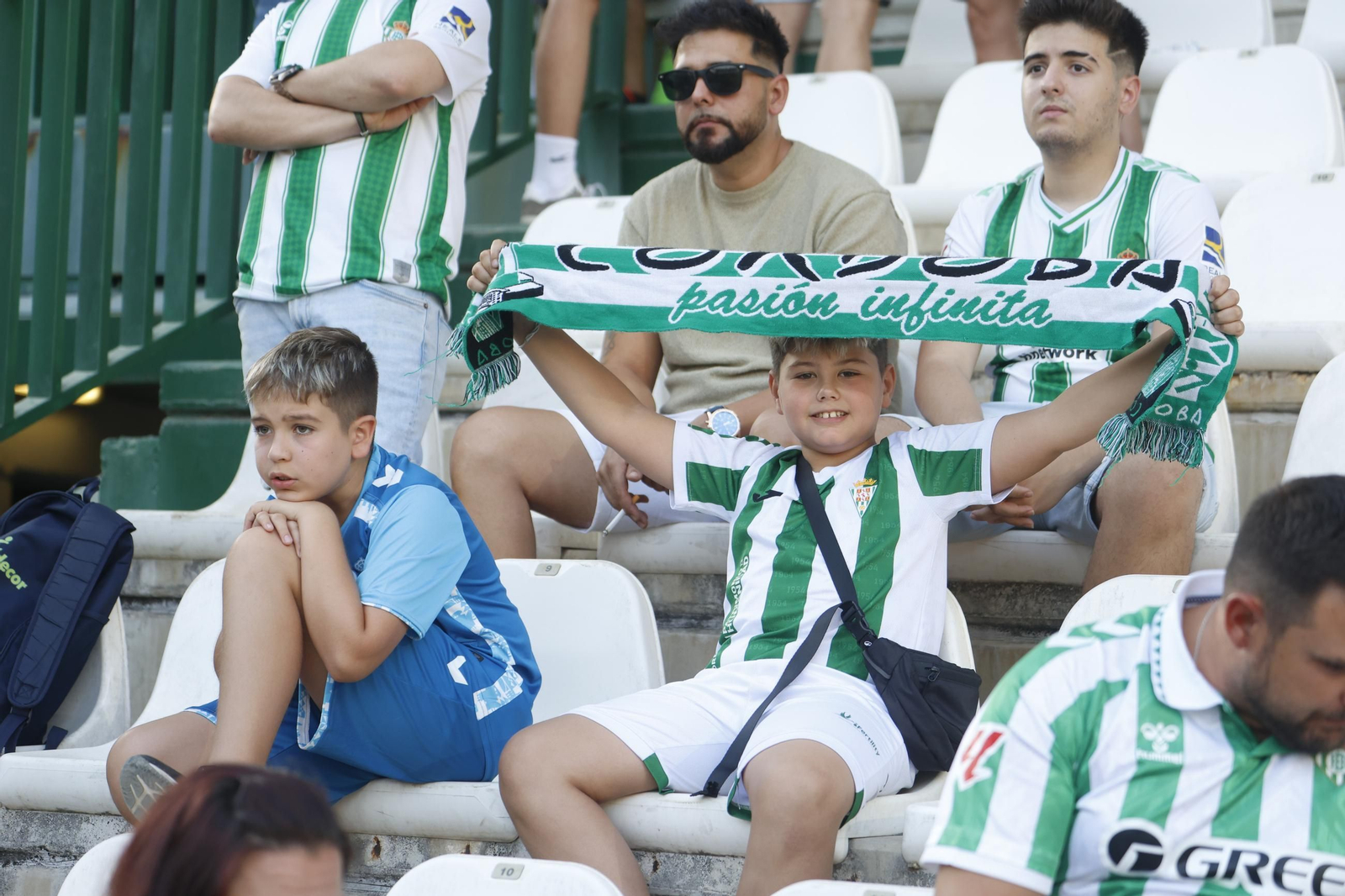 Las mejores fotos del ambiente en El Arcángel para el Córdoba CF - Real Betis