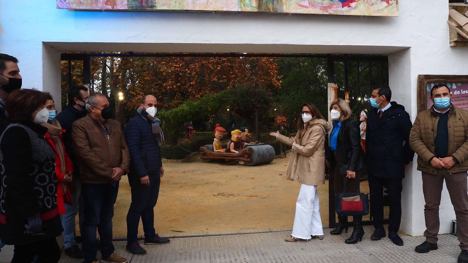 La alcaldesa, Natalia Santos, fue la encargada de abrir las puertas del recinto