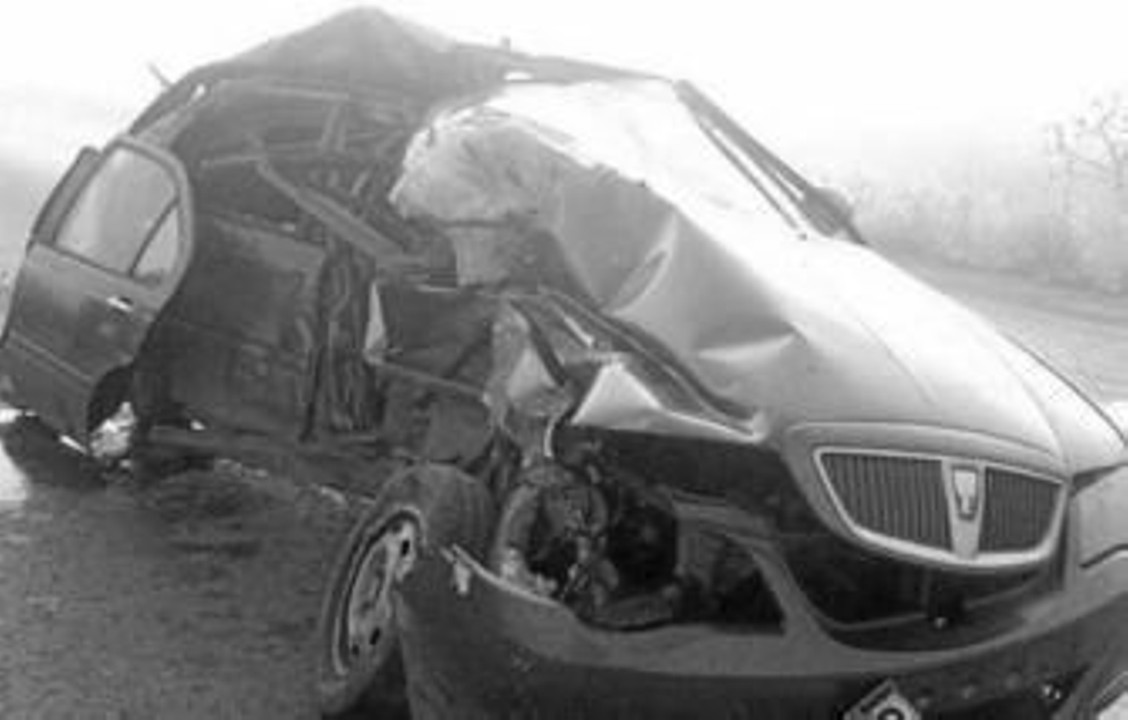 Estado en el que quedó el coche en el que viajaba el varón herido grave.