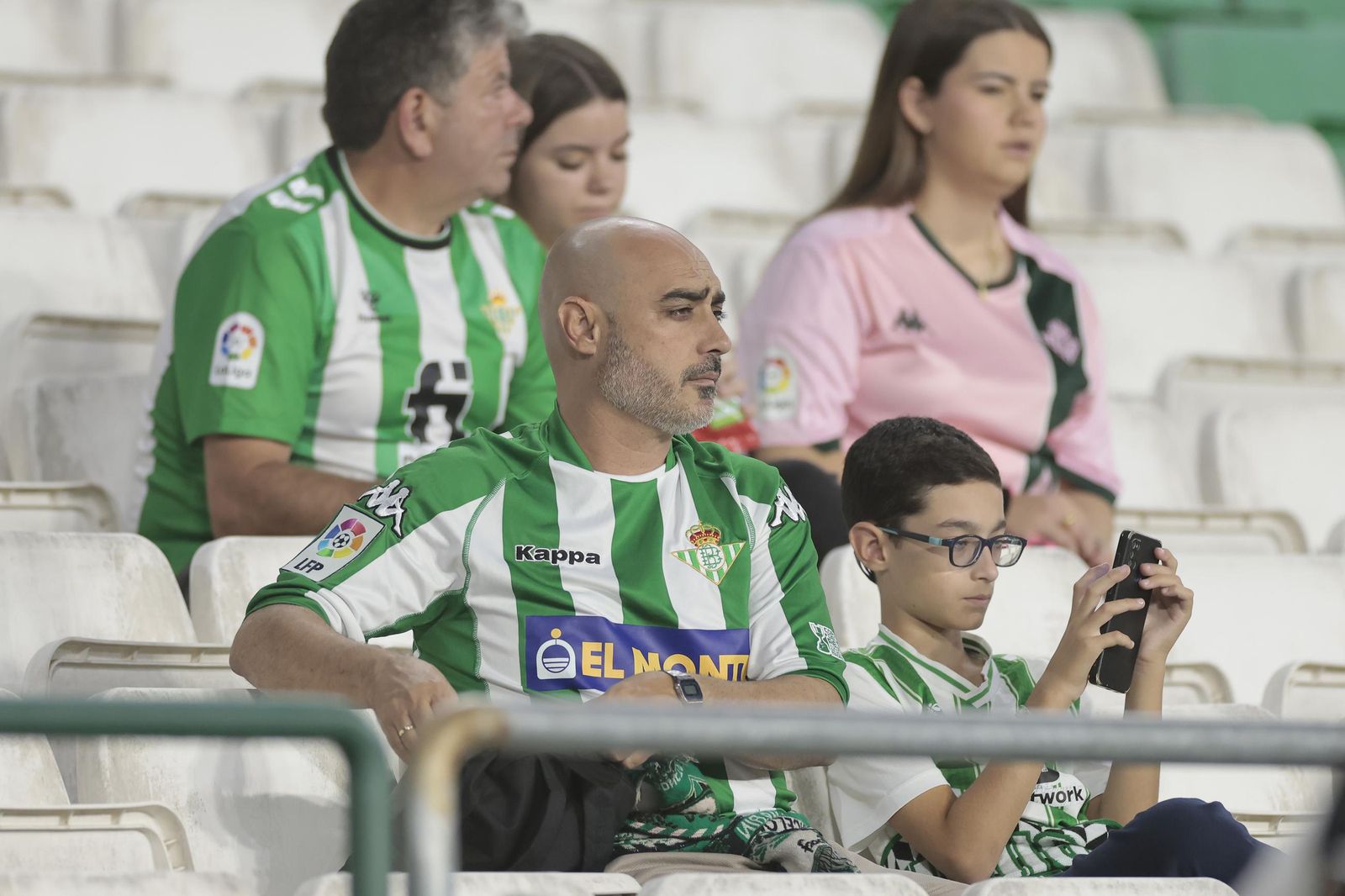 Búscate en las fotos del Betis-Copenhague