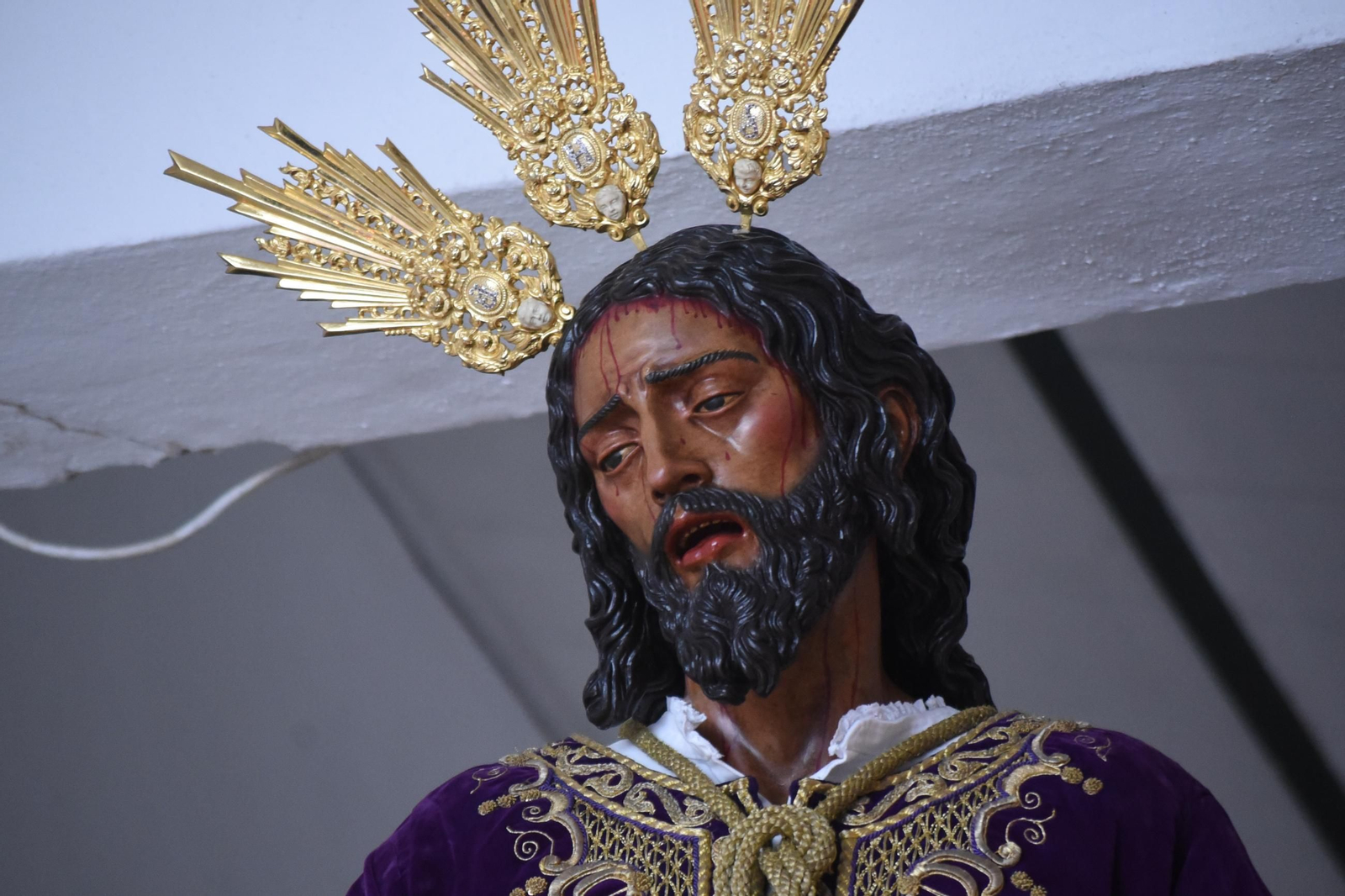 Recogimiento y lágrimas tras la suspensión de la procesión del Císter en este Martes Santo de Córdoba