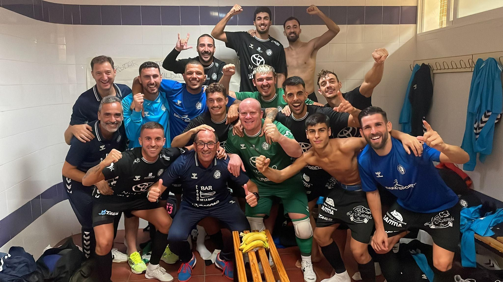 Los jugadores del Xerez Toyota Nimauto celebran el triunfo en casa del Avanza Jaén.