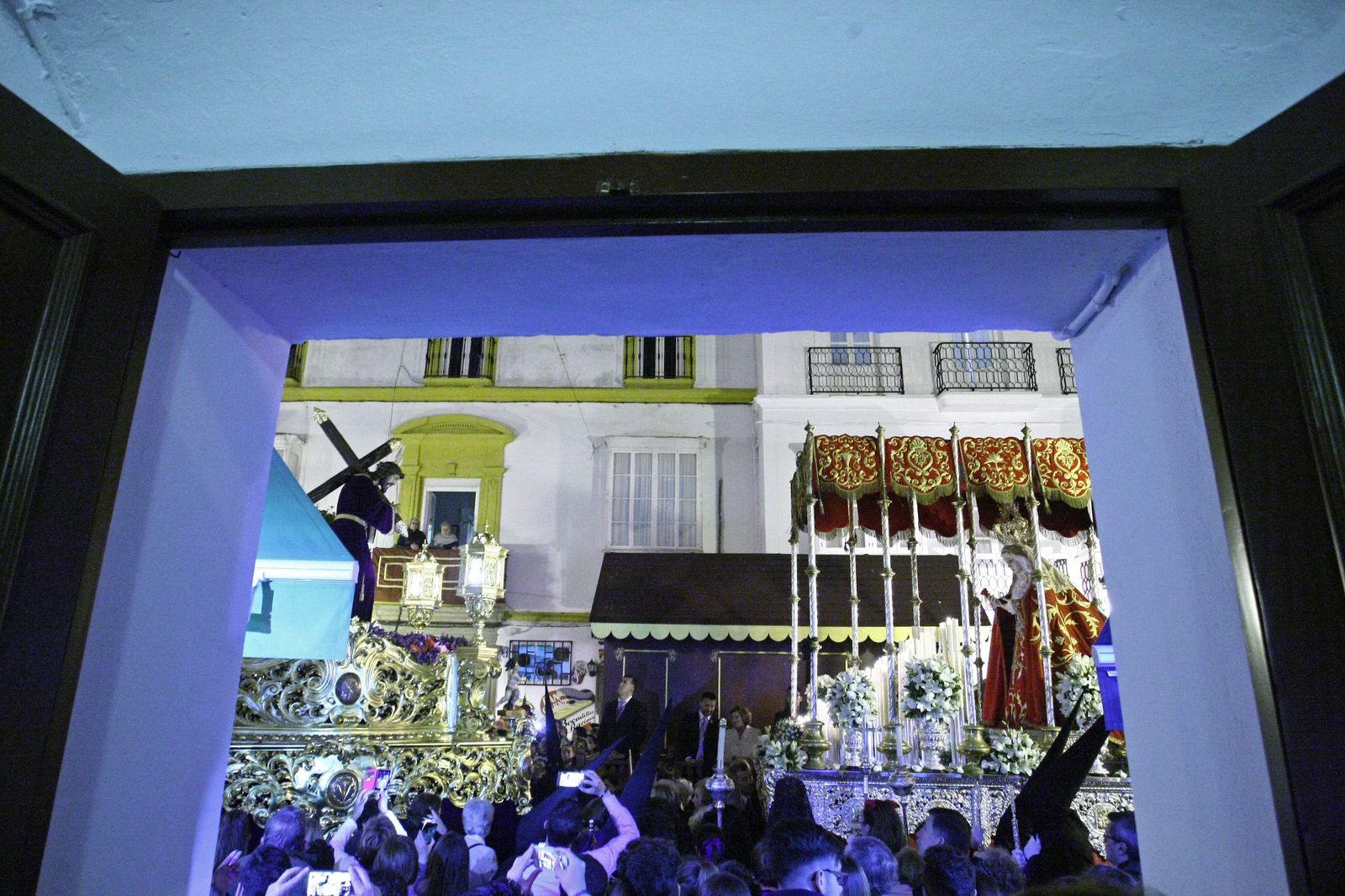Nazareno y Paz, por las calles de Tarifa