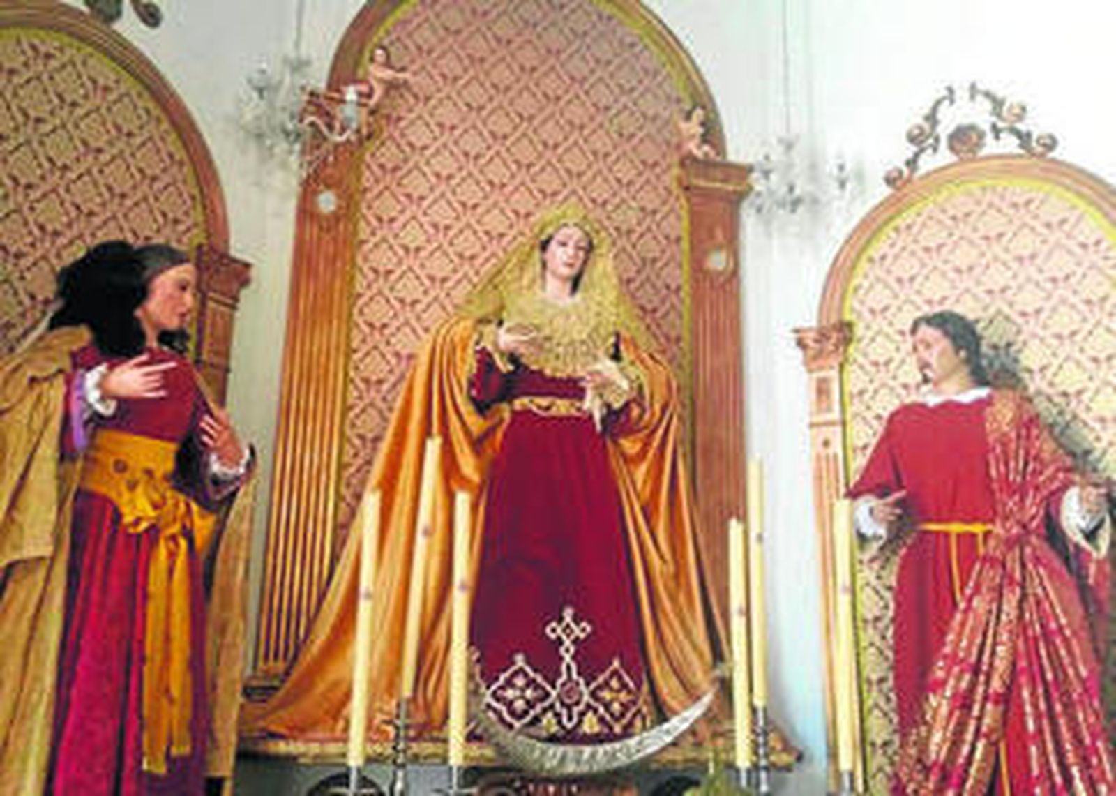 Los titulares de la Confraternidad de la Llaga en el hombro, en la parroquia de la Trinidad.