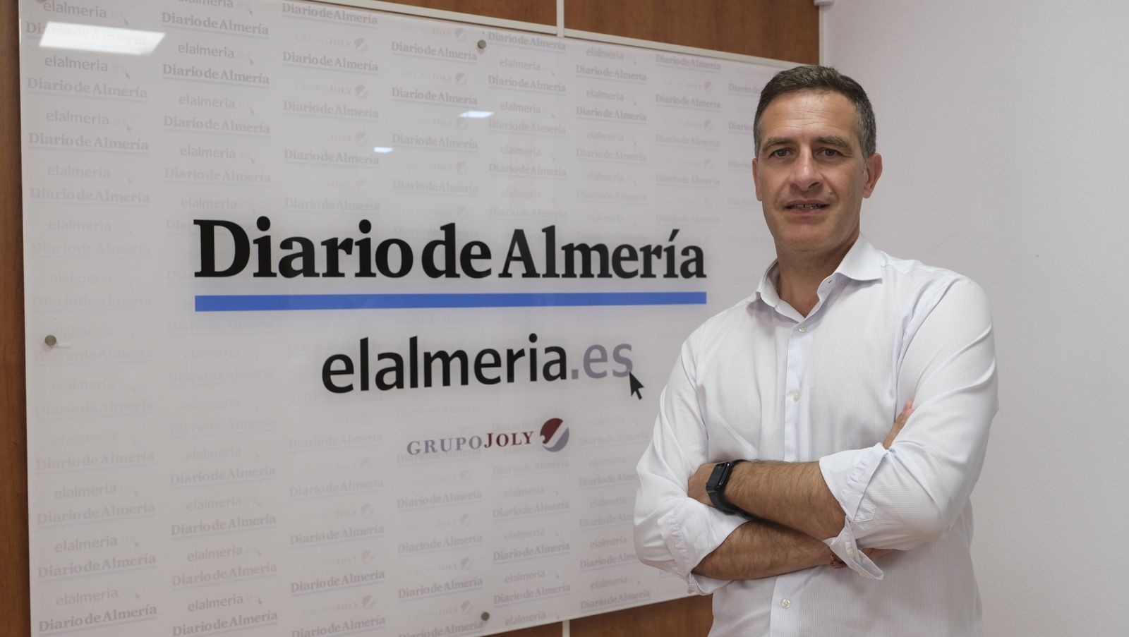 Miguel Ángel Castellón en la redacción del Diario de Almería