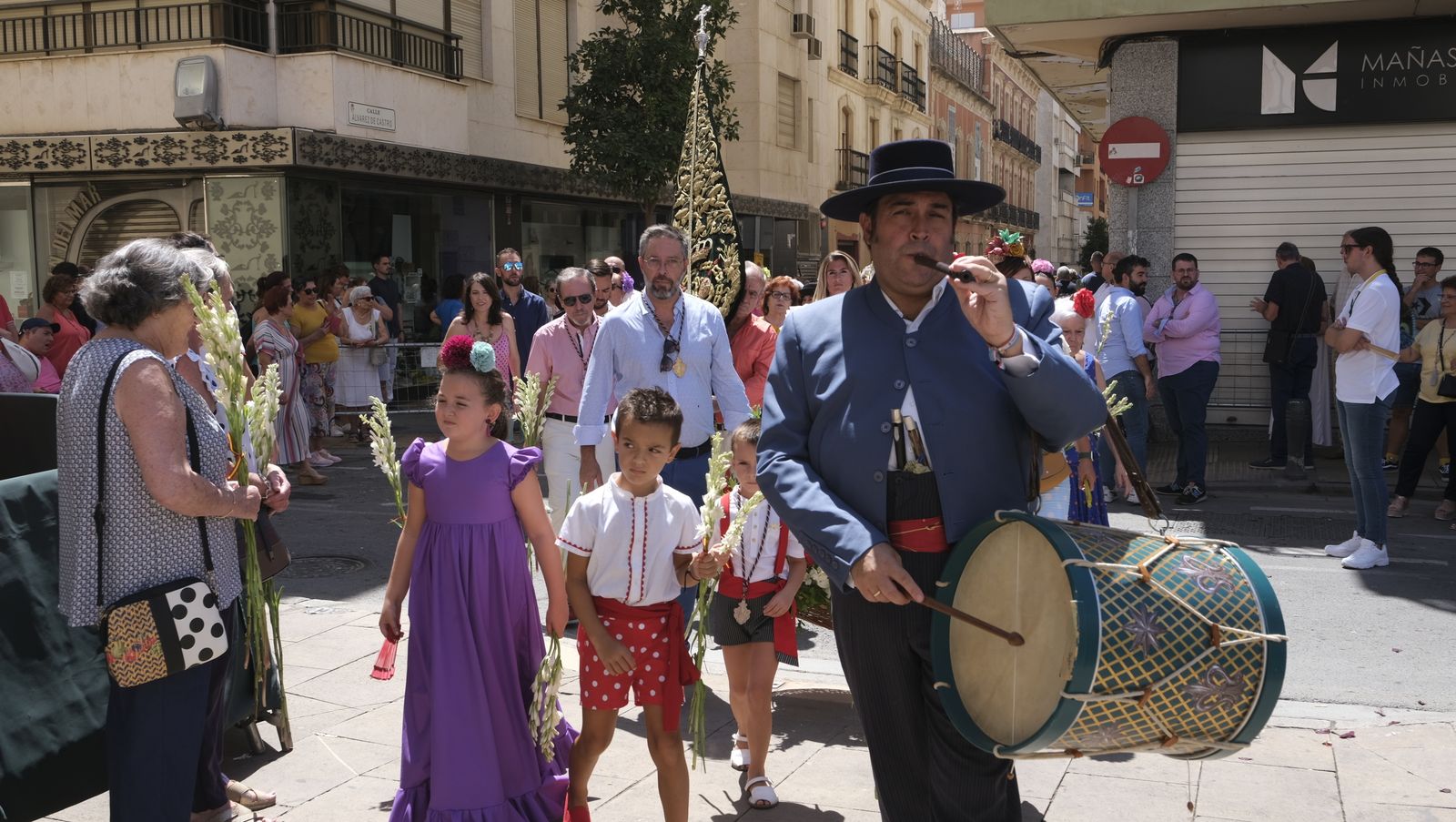 Imágenes de la ofrenda floral a la Virgen del Mar. Feria de Almería 2022