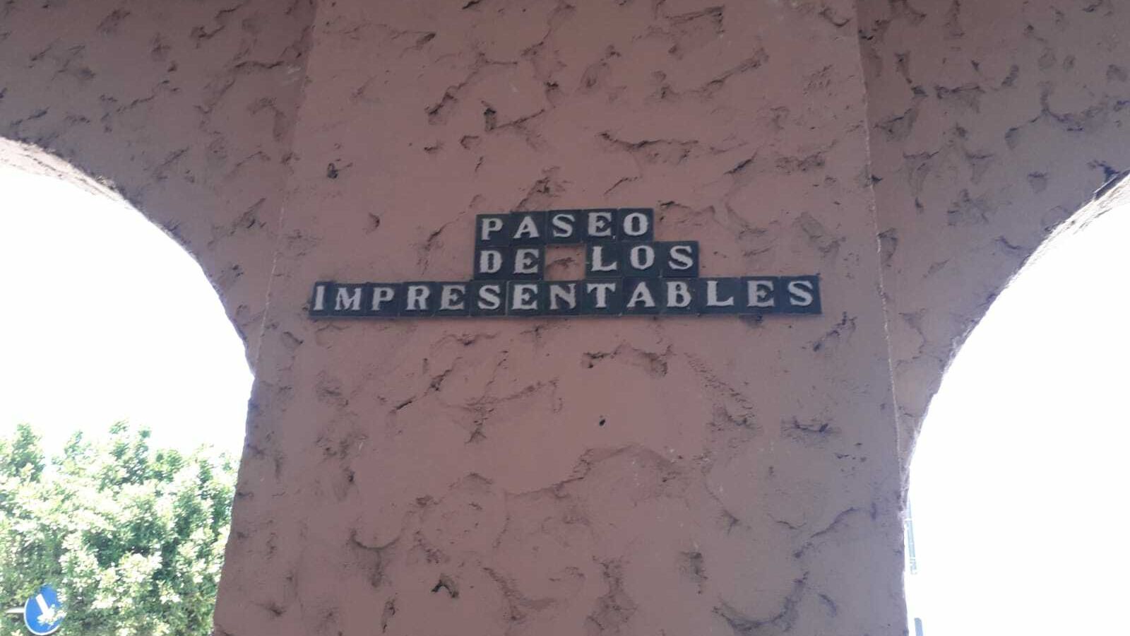Paseo de los Impresentables, en el complejo de Bahía Sur.