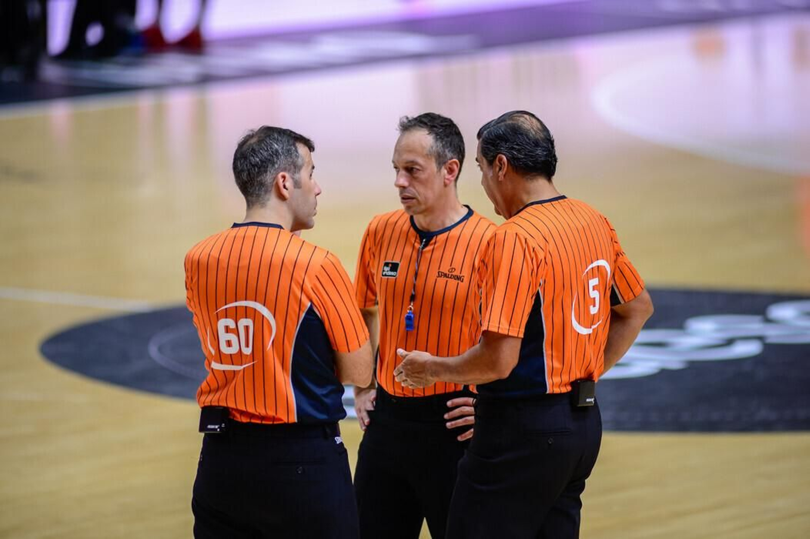 Hierrezuelo, a la derecha, en el partido Baskonia-Bilbao.