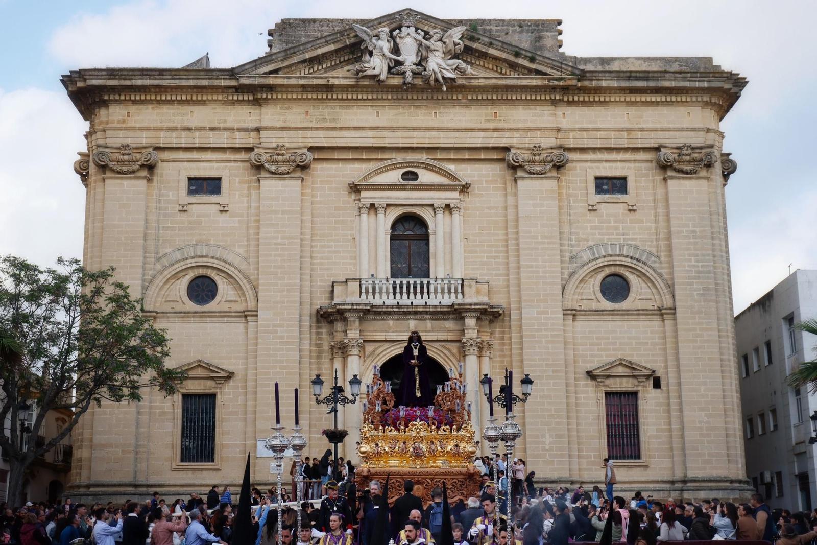 Las imágenes de la salida del Medinaceli en la Semana Santa de Chiclana 2025