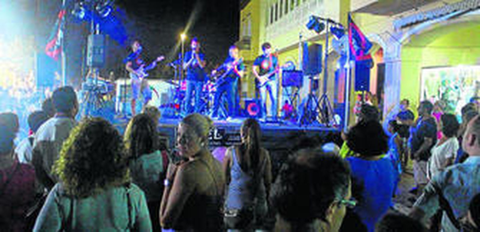 Uno de los conciertos que se celebró el año pasado durante la 'Noche en Vela' del núcleo de Almerimar.