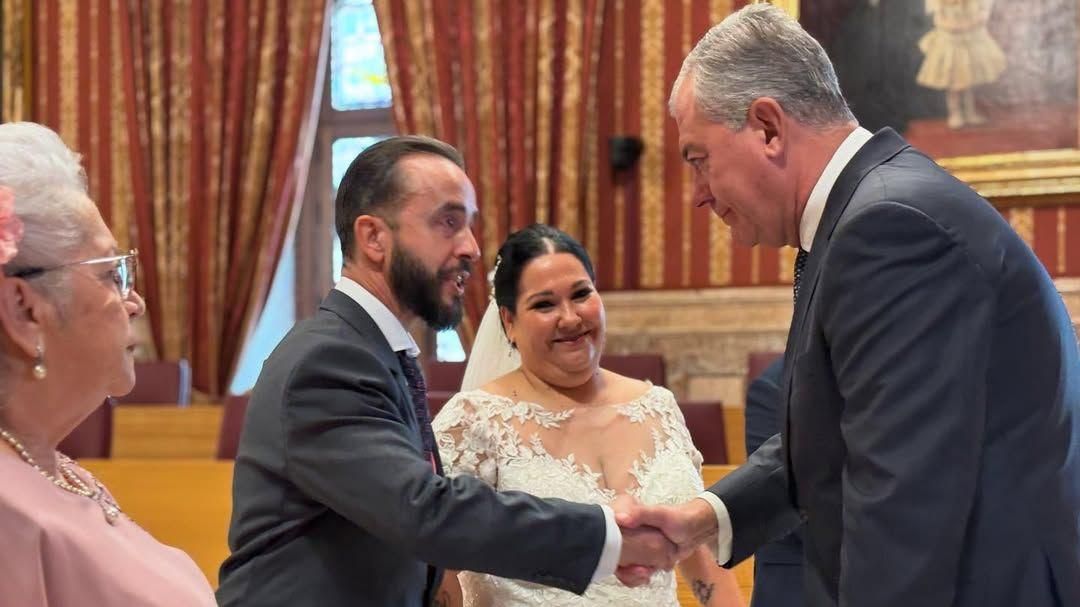 Una historia de amor nacida en el programa de Juan y Medio culmina en boda en Sevilla