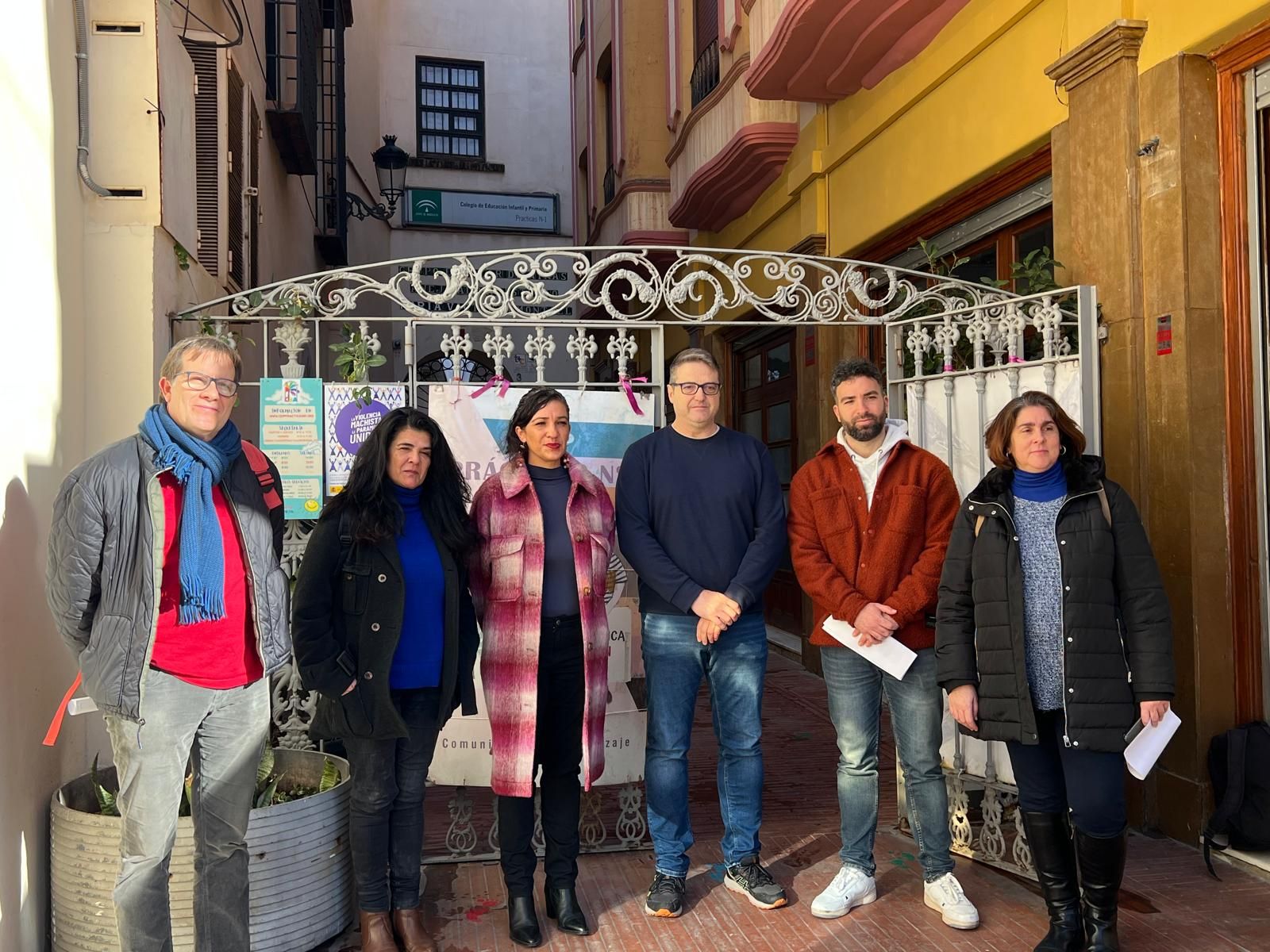 Toni Morillas, concejala de Con Málaga, junto a miembros de USTEA, CGT y CCOO