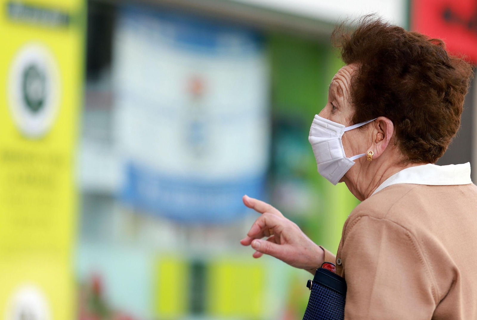 Imágenes de la desescalada en Huelva, primeras horas de la jornada de la fase uno en las calles de la ciudad.