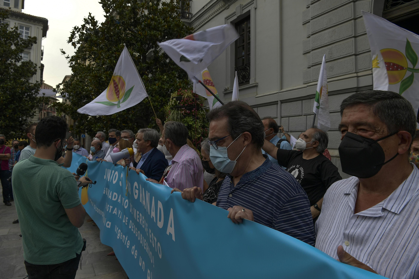 La concentración para pedir un nuevo gobierno municipal en Granada, en imágenes