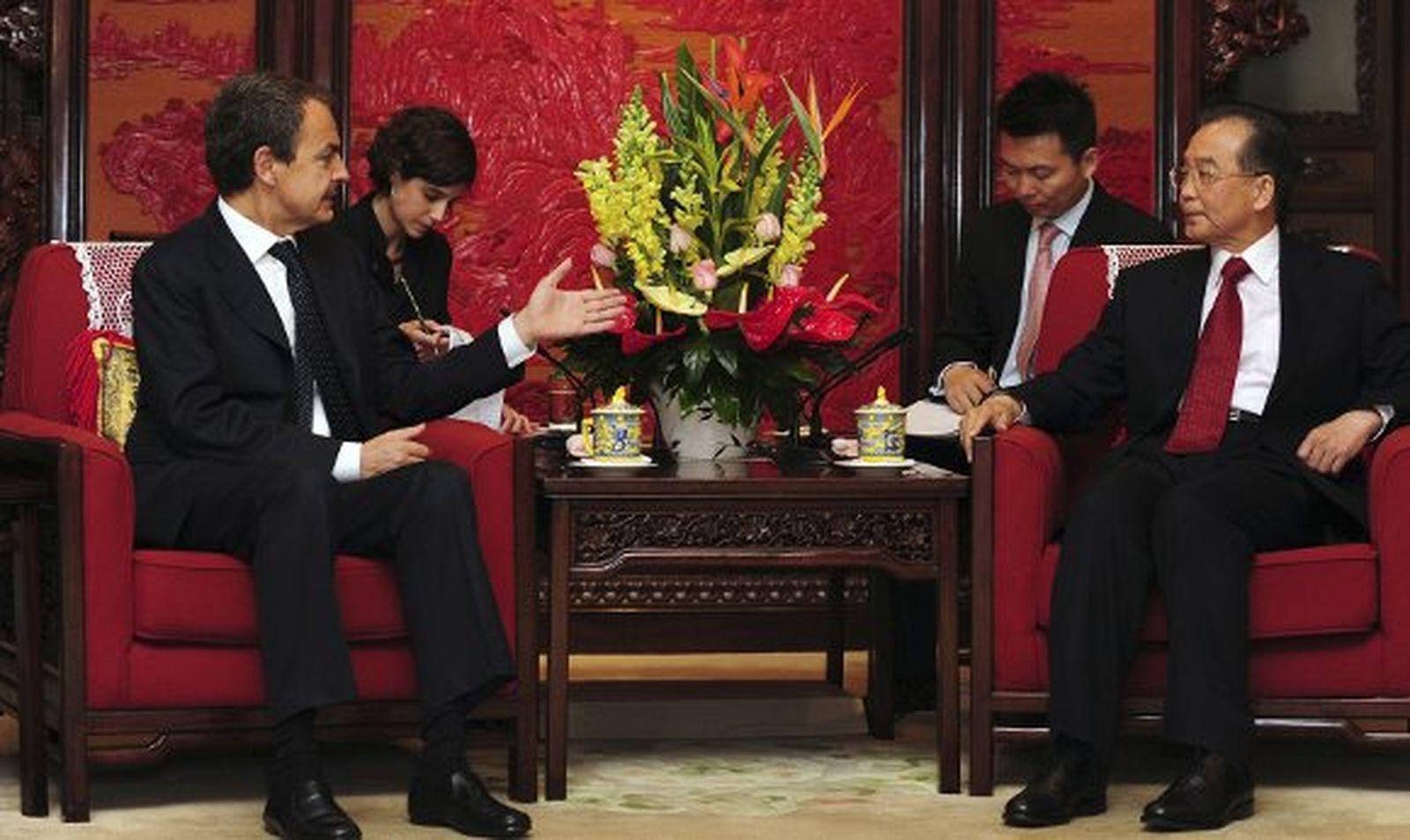 China seguirá comprando deuda española e invertirá en las cajas de ahorros