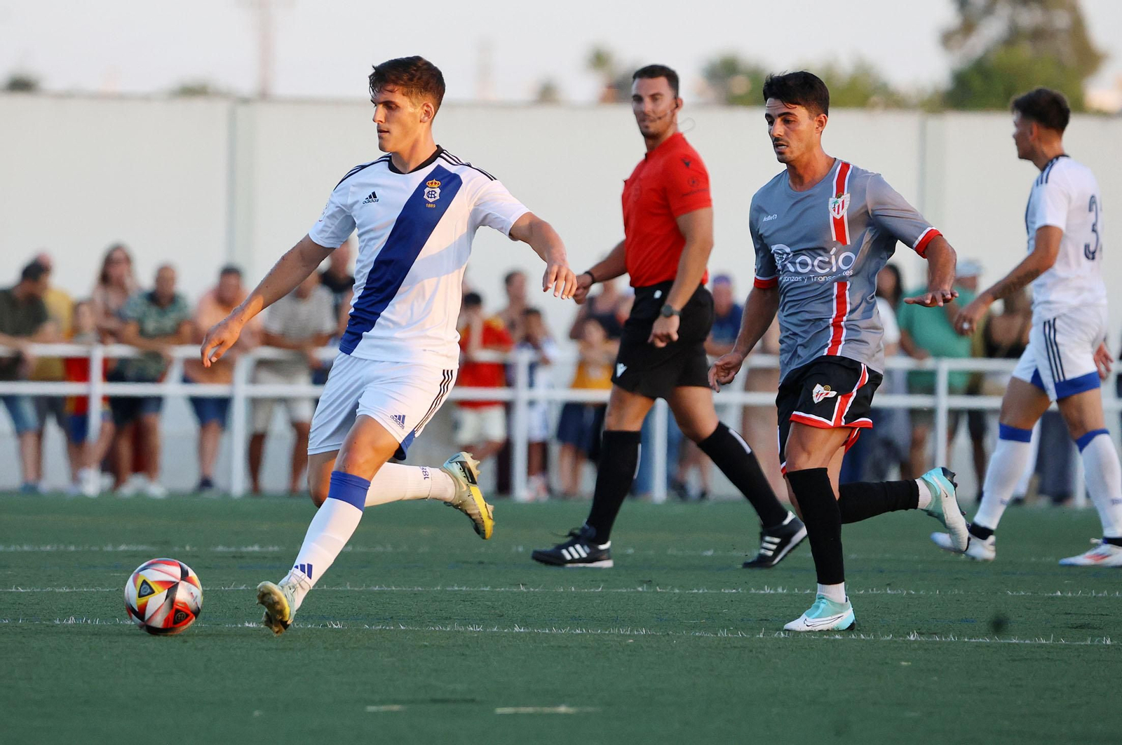 Imágenes del CD Rociana-Recreativo de Huelva en el I Memorial 'Fuente Clara Cabrera Mateos'