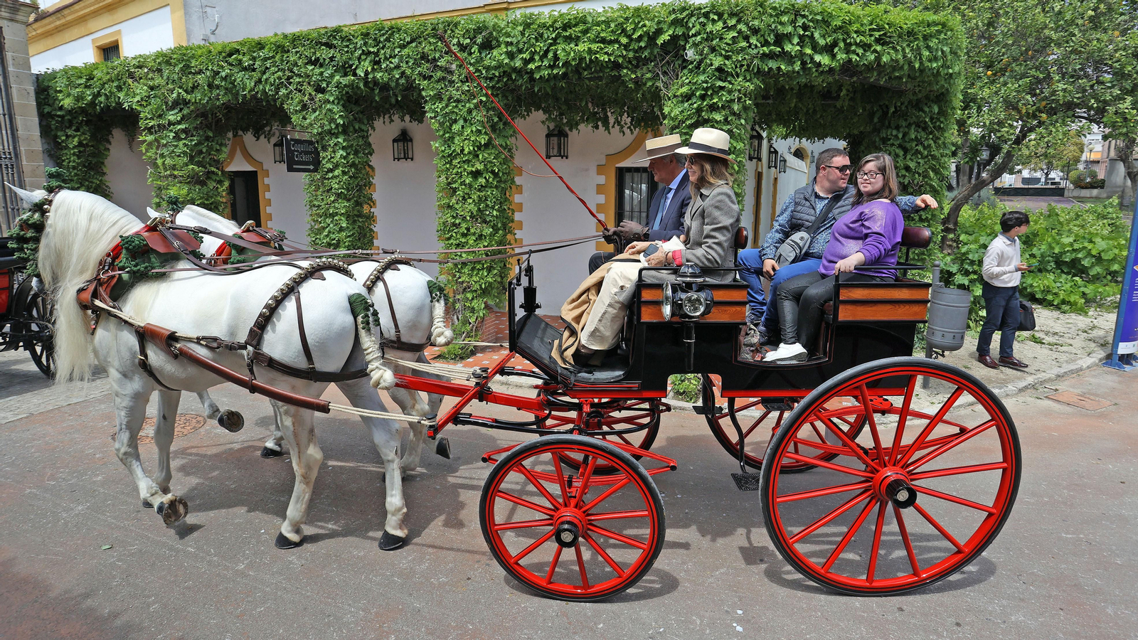 'Los carruajes de la integración' con jóvenes de Cedown y Aspanido por Jerez