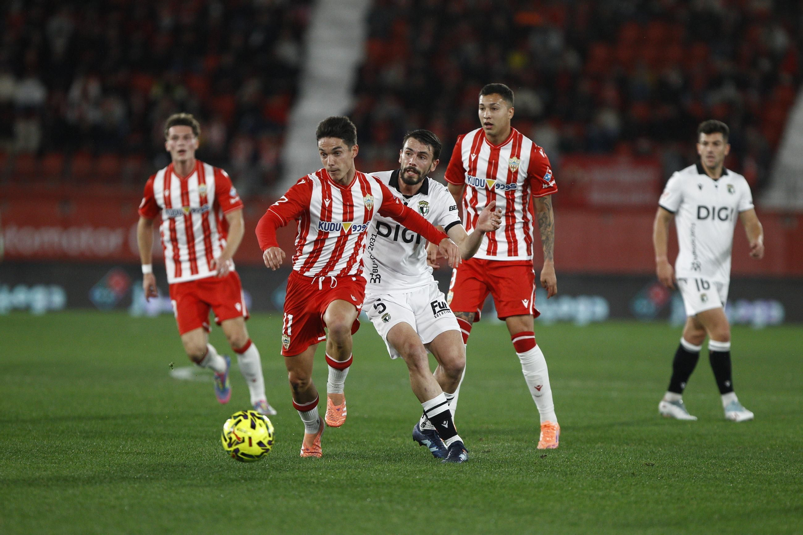 Las fotos del partido de fútbol U.D. Almería-Real Burgos