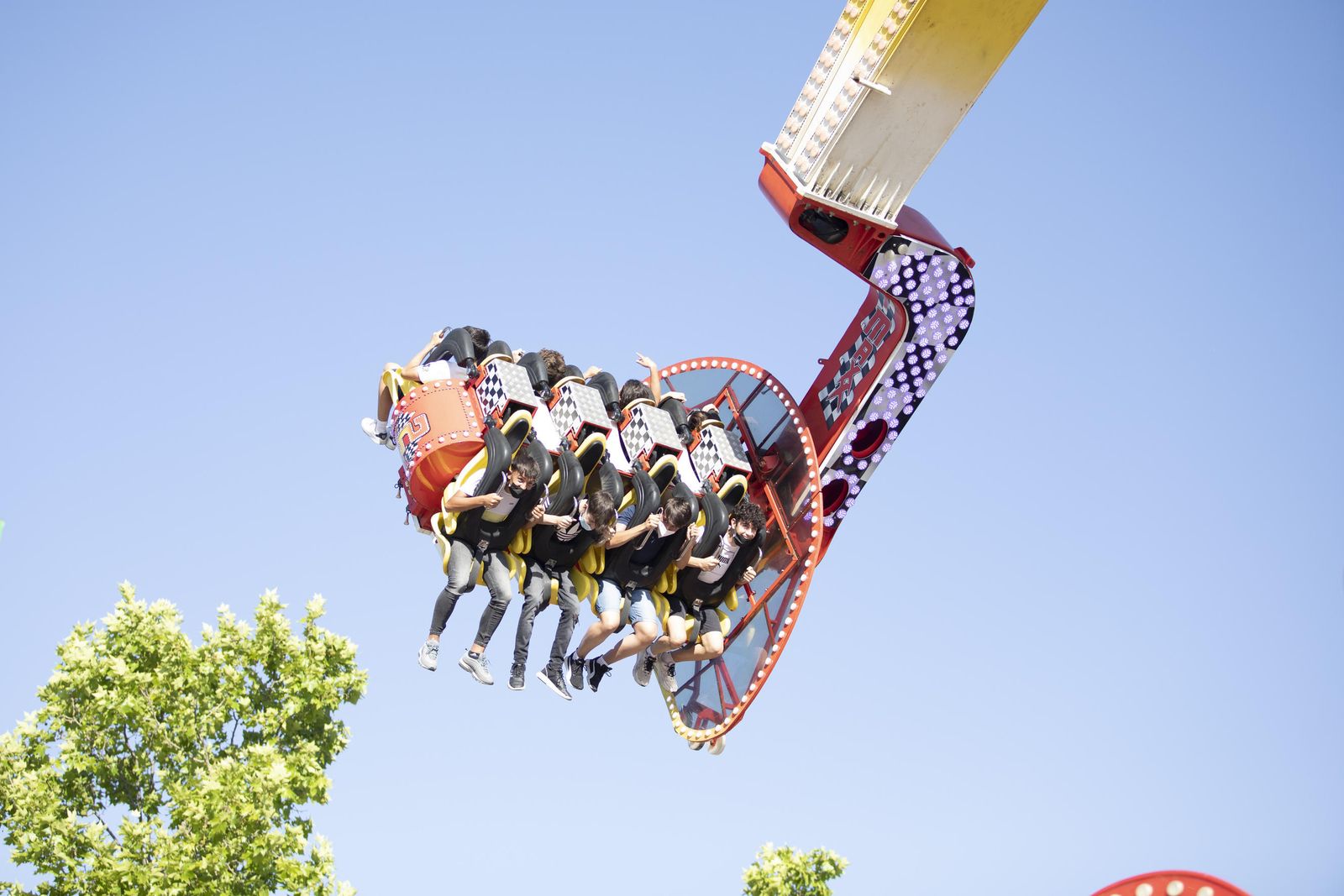 Fotos: el ferial de Granada cobra vida con los columpios