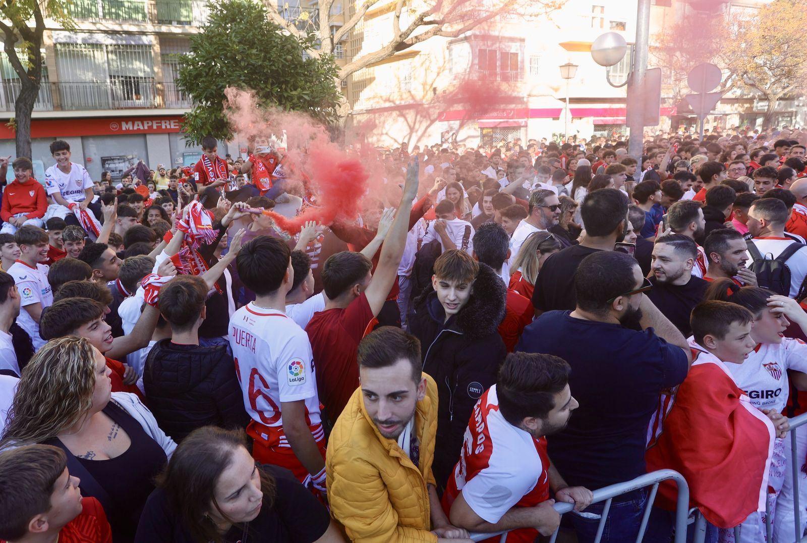 Llegada del Sevilla al Pizjuán