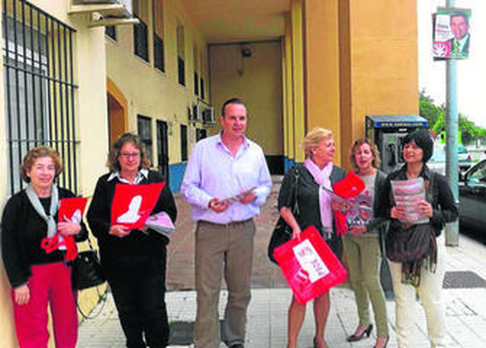 El candidato socialista, Juan Carlos Ruiz Boix, ayer en Guadiaro.