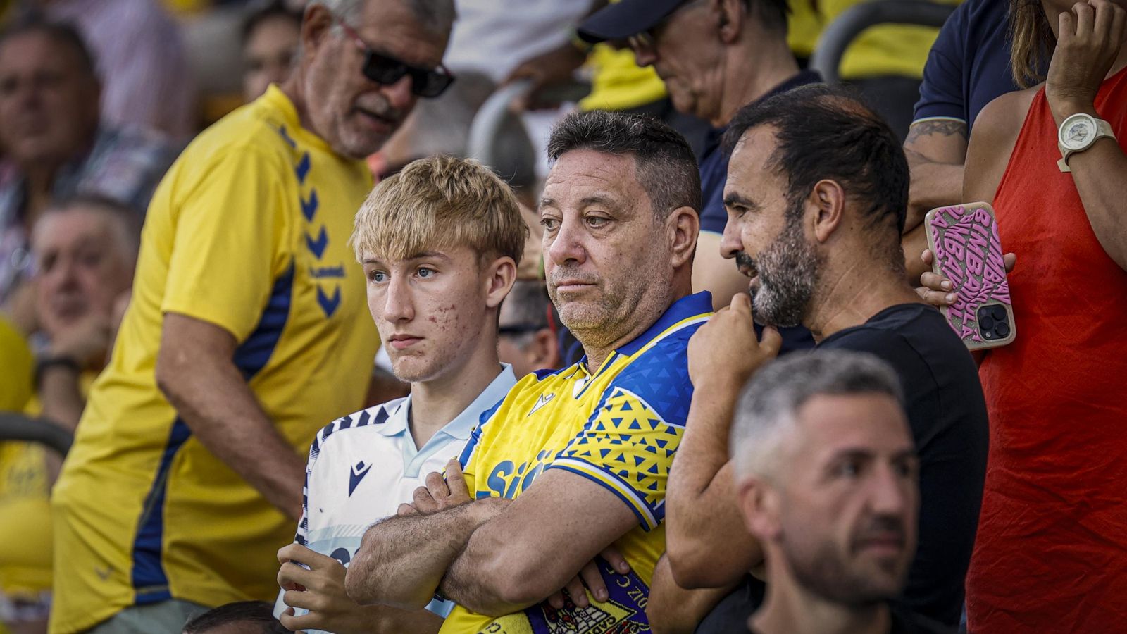 Búscate entre las fotos del partido de fútbol Cádiz CF - CD Tenerife de la Liga Hypermotion