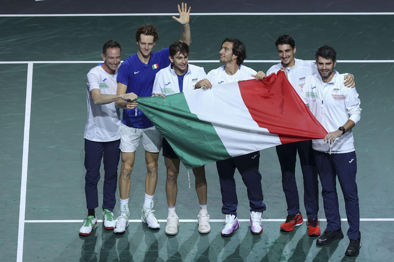 Italia celebra el título.
