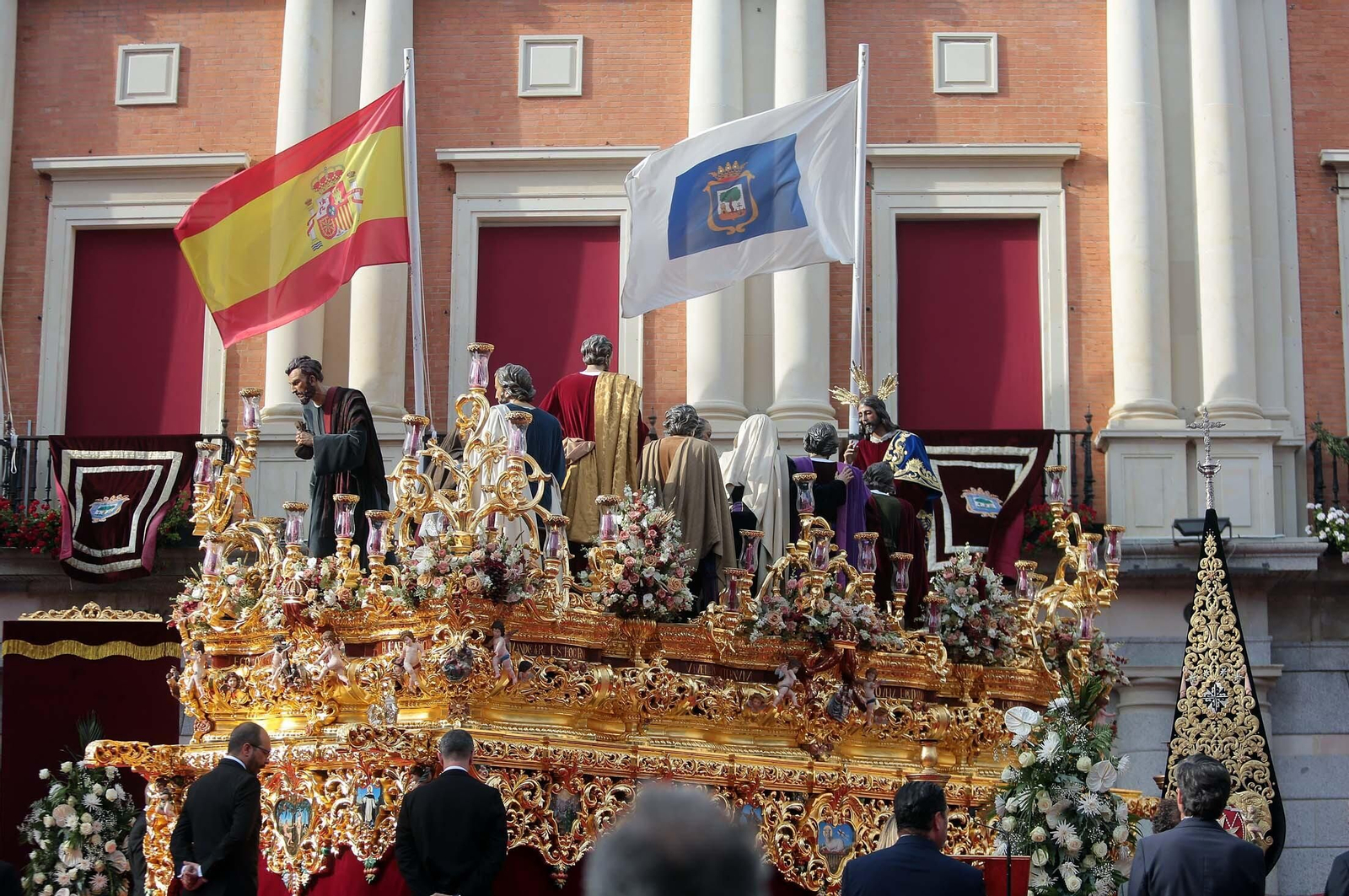 Imágenes de la imposición de la Medalla de Oro de Huelva al Cristo del Amor