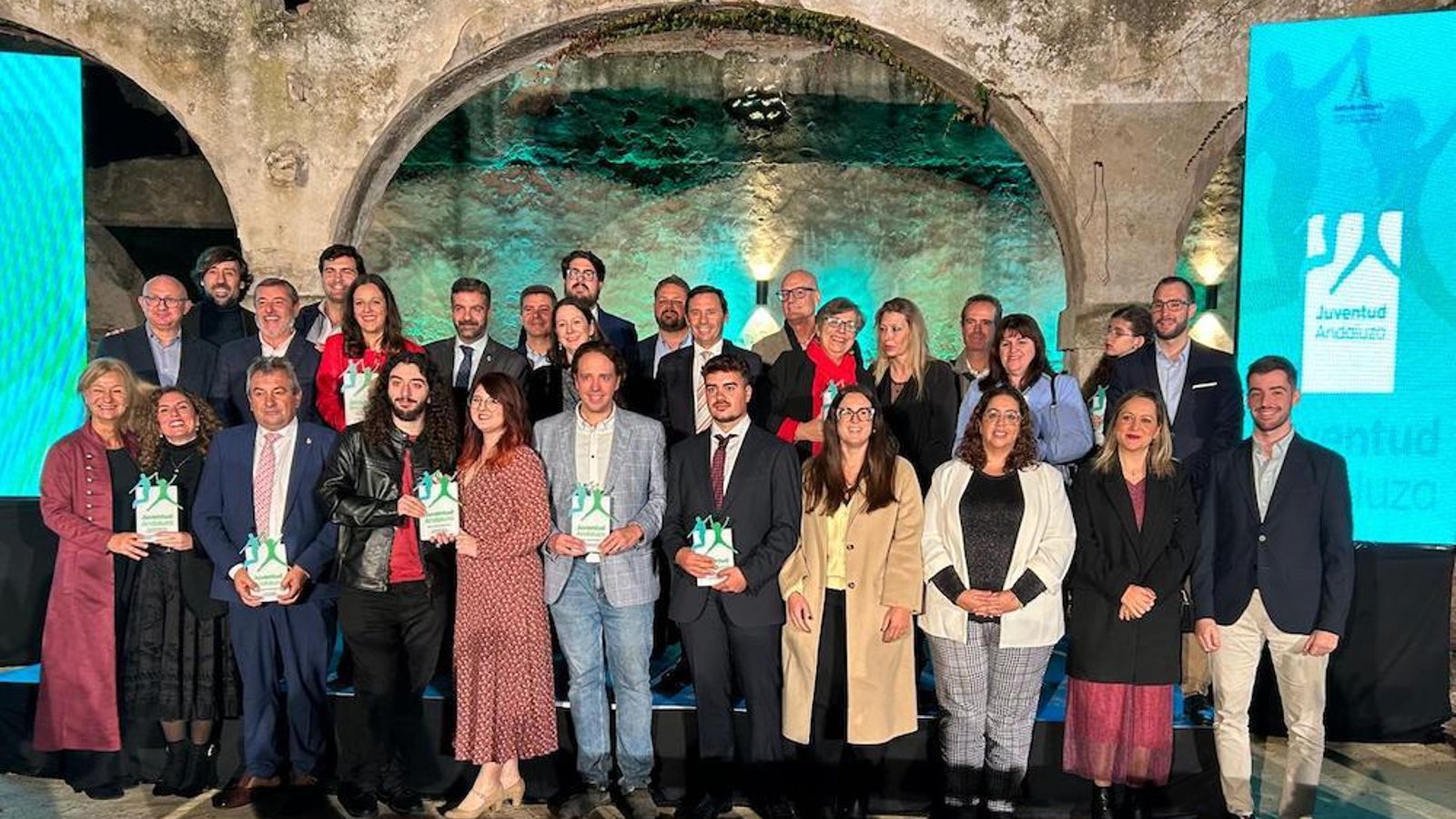 Foto de familia con los premiados por la Junta de Andalucíaa en El Puerto de Santa María.