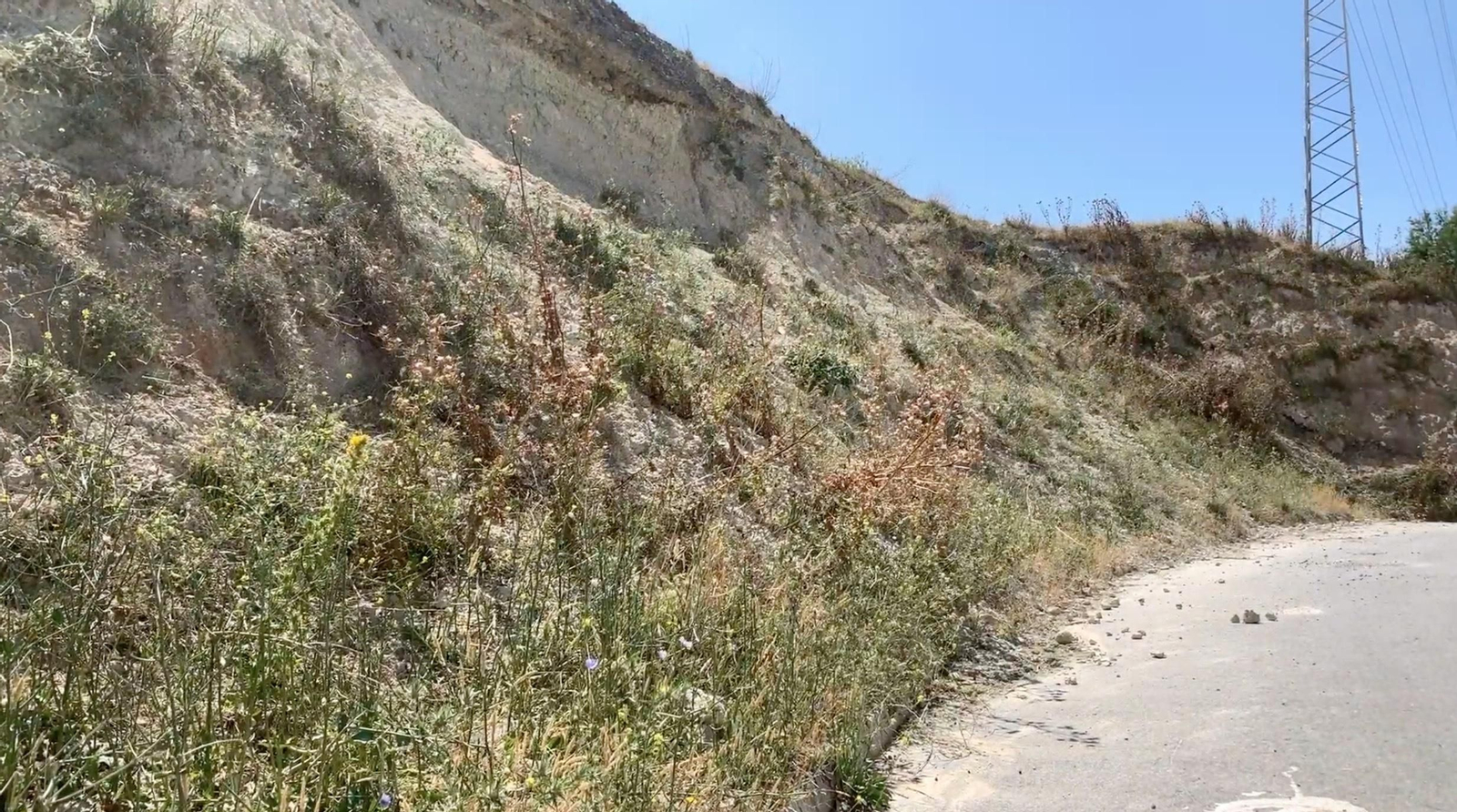 La calle Costa de Marfil del Polígono Industrial El Portal, donde se producen los corrimientos de tierra