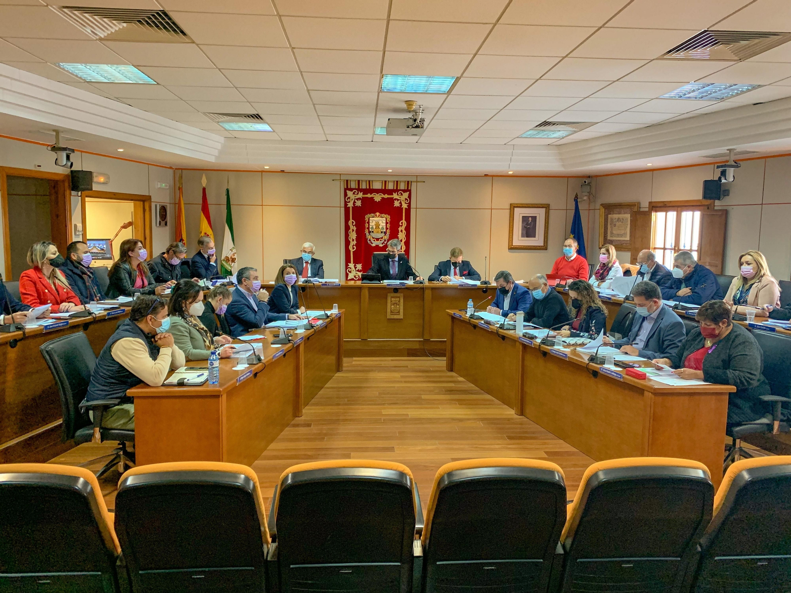 El alcalde, Víctor Navas, preside el Pleno de la Corporación.